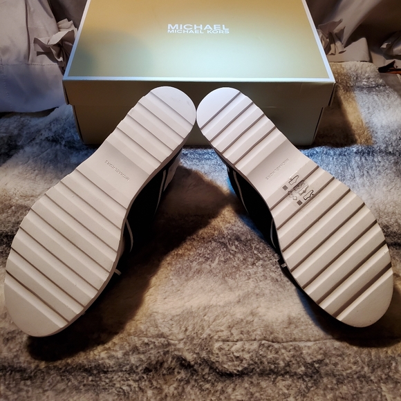 Michael Khors Sandals - Picture 3 of 5